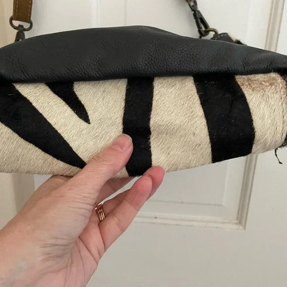 Myra jungle Jim zebra striped leather crossbody purse - Picture 7 of 8